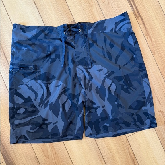 Patagonia Men's Navy Camo Board Shorts - Picture 2 of 6